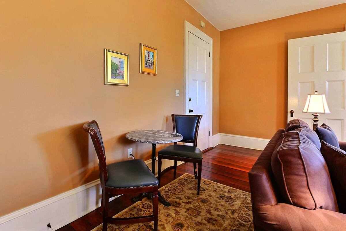 House, 1 King Bed (Bird Baldwin Forsyth Suite) | Interior