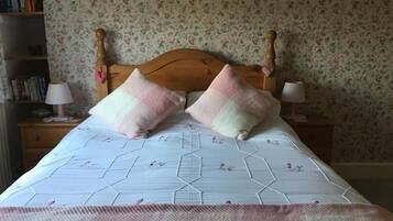 Double Room, Private Bathroom | Iron/ironing board, free WiFi, bed sheets