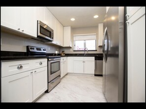 Fridge, microwave, oven, stovetop - ✷DREAM STAY IN OLD TOWN SCOTTSDALE!✷ (Scottsdale)