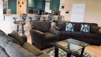 TV, tavolo da ping pong