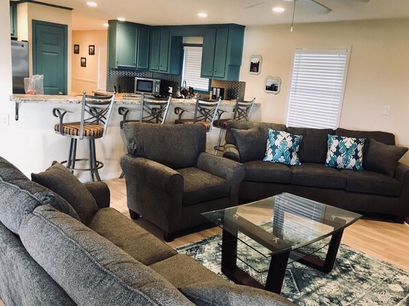 Fernseher, Tischtennisplatte