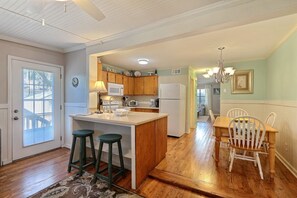 Condo, 2 Queen Beds (Wade on the Water) | Private kitchen