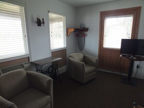 Living area - Scarborough Inn (Manteo)