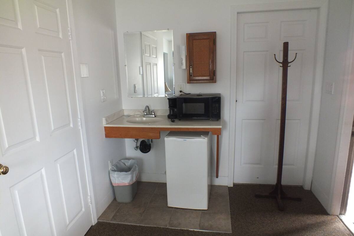 comfort apartment, 1 king bed, non smoking | coffee and/or coffee maker