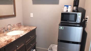 Standardzimmer, 1 King-Bett, Nichtraucher | Waschbecken im Bad