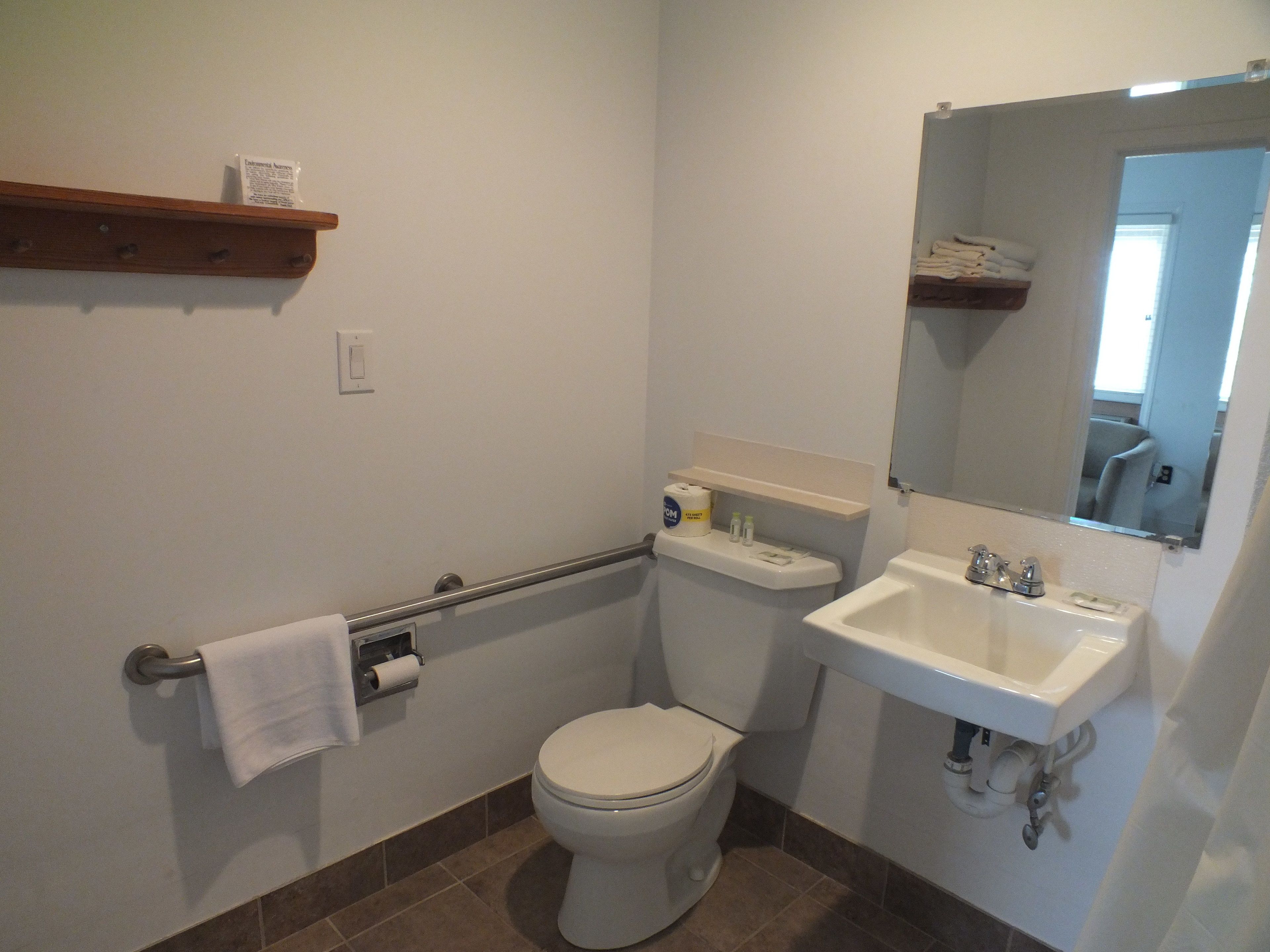 comfort apartment, 1 king bed, non smoking | bathroom | free toiletries, hair dryer, towels