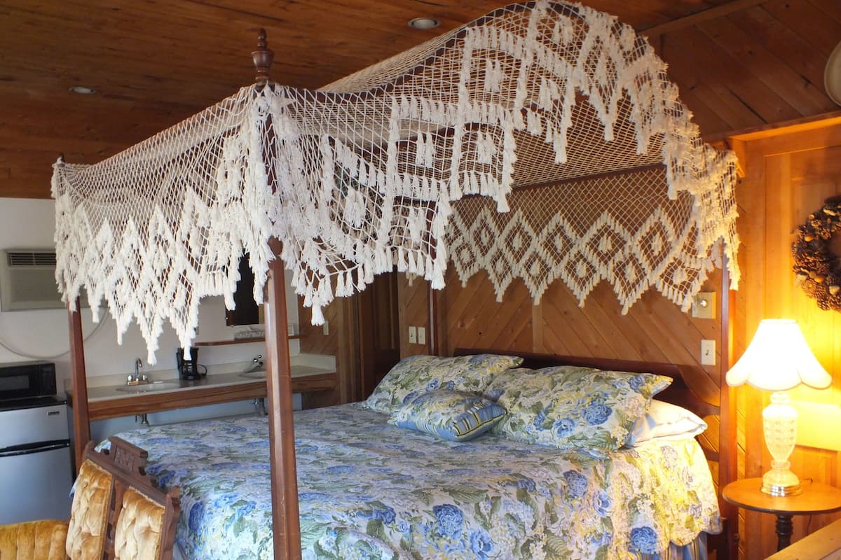 Standard Room, 1 King Bed, Non Smoking