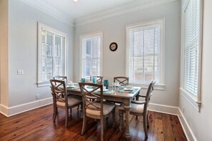 Casa, várias camas (Waldburg Manor) | Cozinha privada | Talheres/pratos/utensílios de cozinha