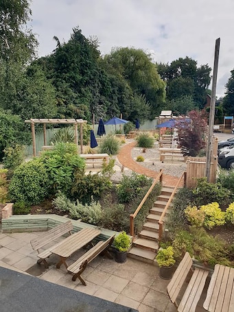 Jardim. The Red Lion