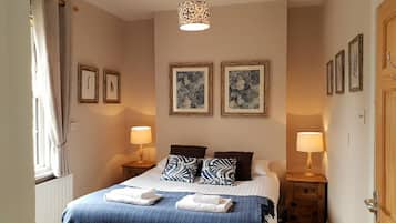 Twin Room with Private Bathroom | Desk, blackout curtains, iron/ironing board, free WiFi
