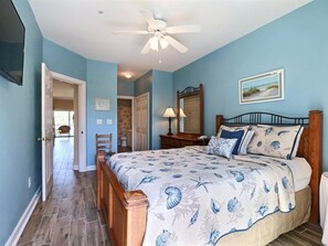 Apartment, 2 Queen-Betten (South Beach Retreat) | 2 Schlafzimmer, Bügeleisen/Bügelbrett, Bettwäsche