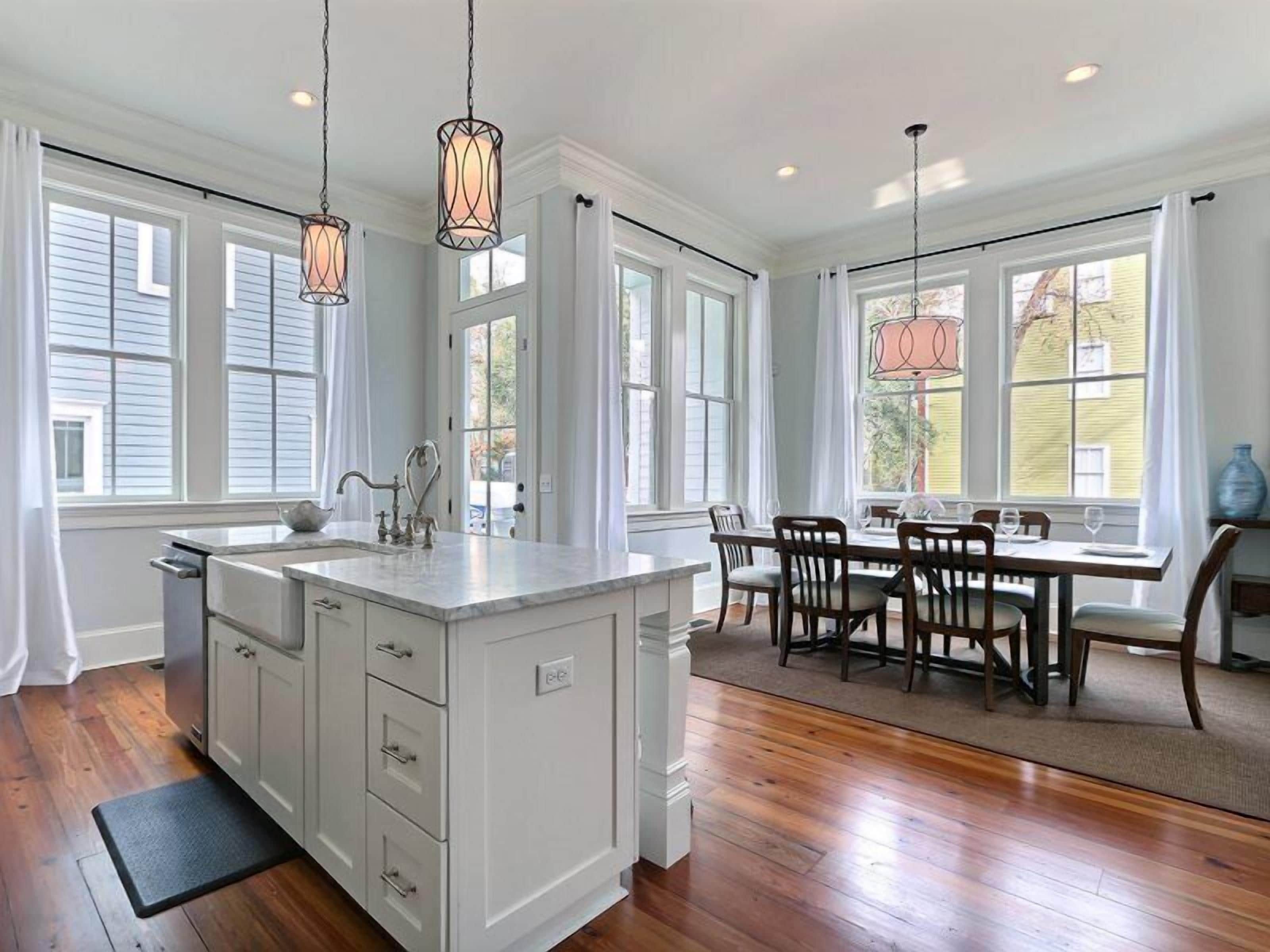 House, Multiple Beds (Southern Exposure) | Private kitchen | Microwave, oven, cookware/dishes/utensils