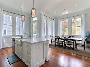 House, Multiple Beds (Southern Exposure) | Private kitchen | Microwave, oven, cookware/dishes/utensils - Southern Exposure (Savannah)