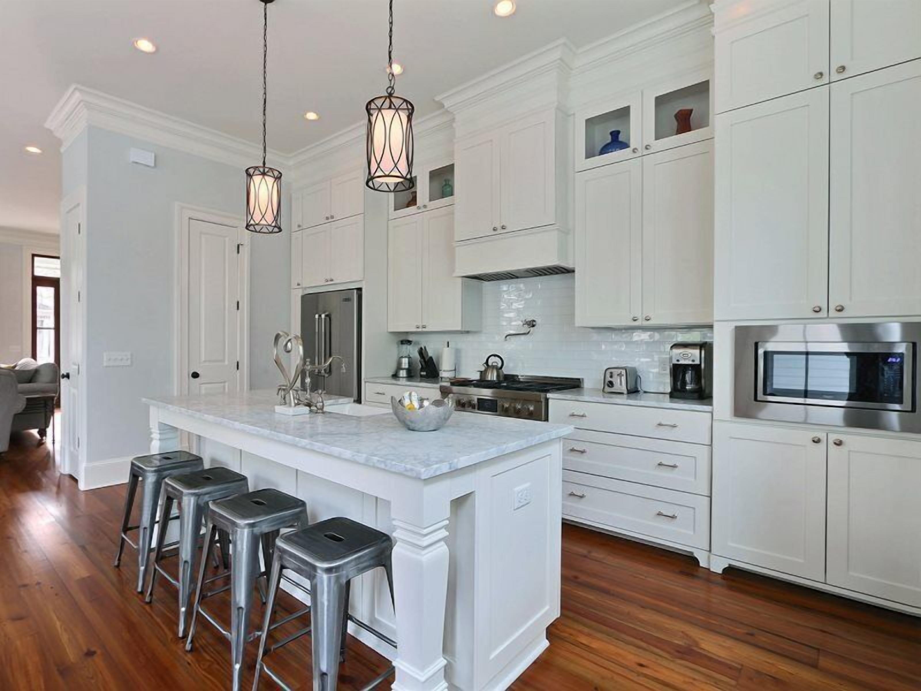 House, Multiple Beds (Southern Exposure) | Private kitchen | Microwave, oven, cookware/dishes/utensils