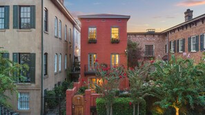 Exterior - Southern Belle (Savannah)