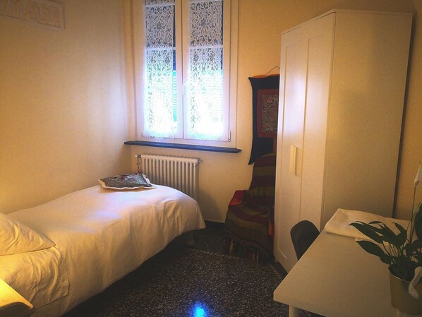 Single Room, Shared Bathroom | Desk, iron/ironing board, free WiFi, bed sheets