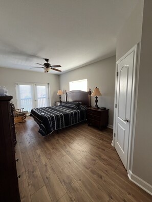 3 عدّة غرف نوم ومكتب ومكواة/لوح كي وواي فاي مجانًا