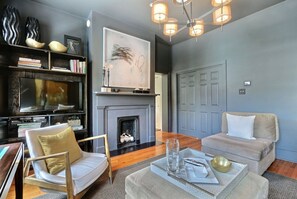 Living room - Romancing The Jones (Savannah)