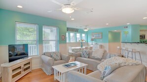 Living room - Sunshine on Tybee (Tybee Island)