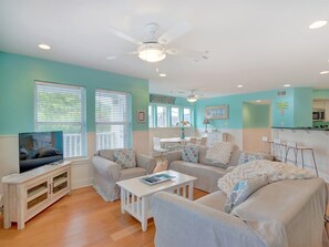 Living room - Sunshine on Tybee (Tybee Island)