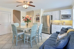 House, Multiple Beds (Queen Bee) | Private kitchen - Queen Bee (Tybee Island)