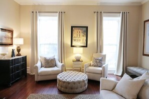 House, Multiple Beds (Oglethorpe Manor Main House) | Living room