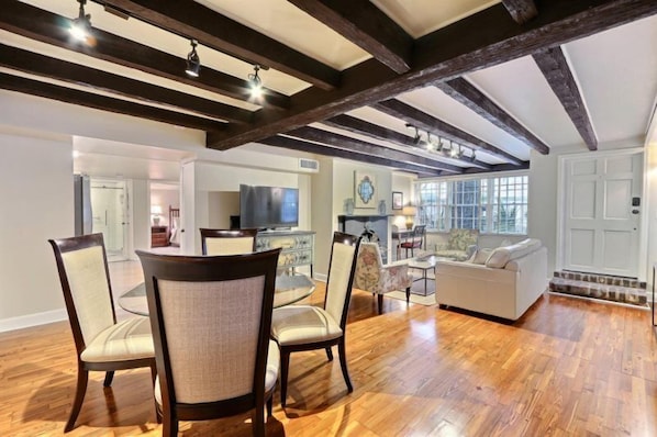 House, 1 King Bed (Orleans Square) | Living room