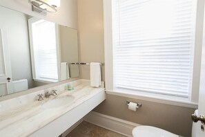 Bathroom - Oglethorpe Estate (Savannah)