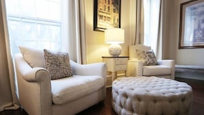 Living room - Oglethorpe Estate (Savannah)