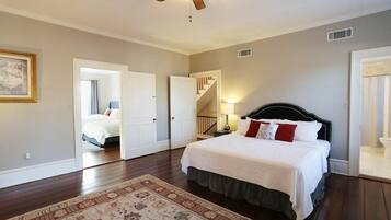 6 kamar tidur, setrika/meja setrika, dan seprai linen