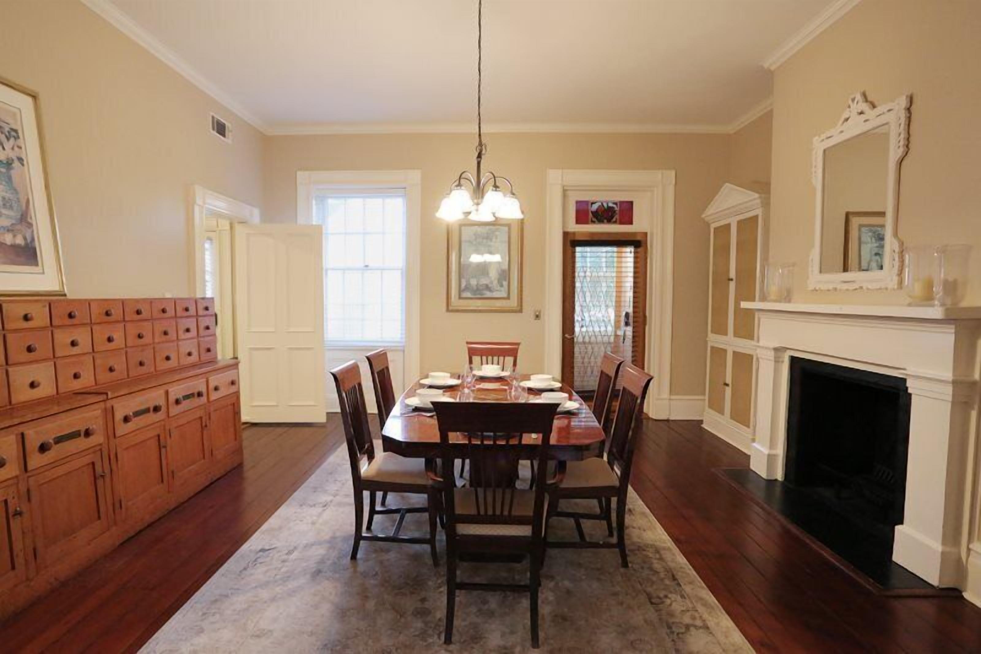 Rumah, Beberapa Tempat Tidur (Oglethorpe Estate) | Dapur pribadi | Microwave dan peralatan masak/sendok-piring