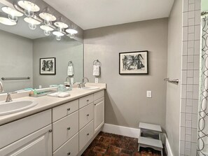 House, Multiple Beds (Mint Julep Estate) | Bathroom | Towels