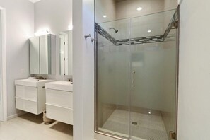 Jetted bath - Ocean View Modern (Tybee Island)