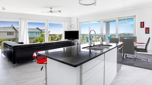 Living area - Ocean View Modern (Tybee Island)