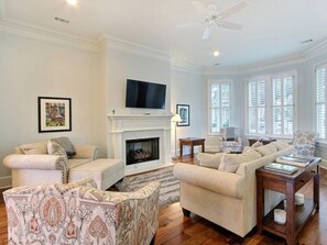 House, Multiple Beds (Lady Gwinnett) | Living room - Lady Gwinnett (Savannah)