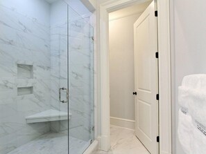 House, Multiple Beds (Lady Gwinnett) | Bathroom - Lady Gwinnett (Savannah)