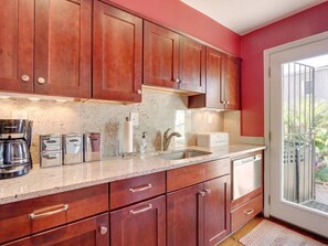 Condo, 2 Queen Beds (Jet Setter) | Private kitchen - Jet Setter (Savannah)