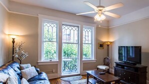 Apartamento, várias camas (Linda`s on Lincoln) | Sala de estar