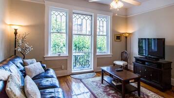 Apartemen, Beberapa Tempat Tidur (Linda`s on Lincoln) | Ruang keluarga