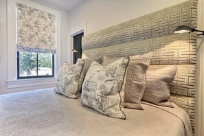 House, Multiple Beds (Isaac LaRoche Estate)