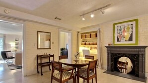 House, Multiple Beds (Hip Savannah Pad) | Private kitchen | Microwave, oven, cookware/dishes/utensils - Hip Savannah Pad (Savannah)