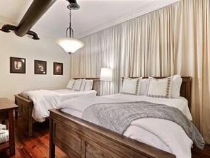 House, Multiple Beds (Home at 1014)