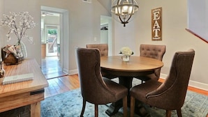 Apartment, Mehrere Betten (Historic Townhouse on Tattnall) | Eigene Küche