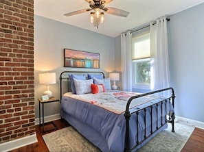 Condo, Multiple Beds (Historic Townhouse on Tattnall)