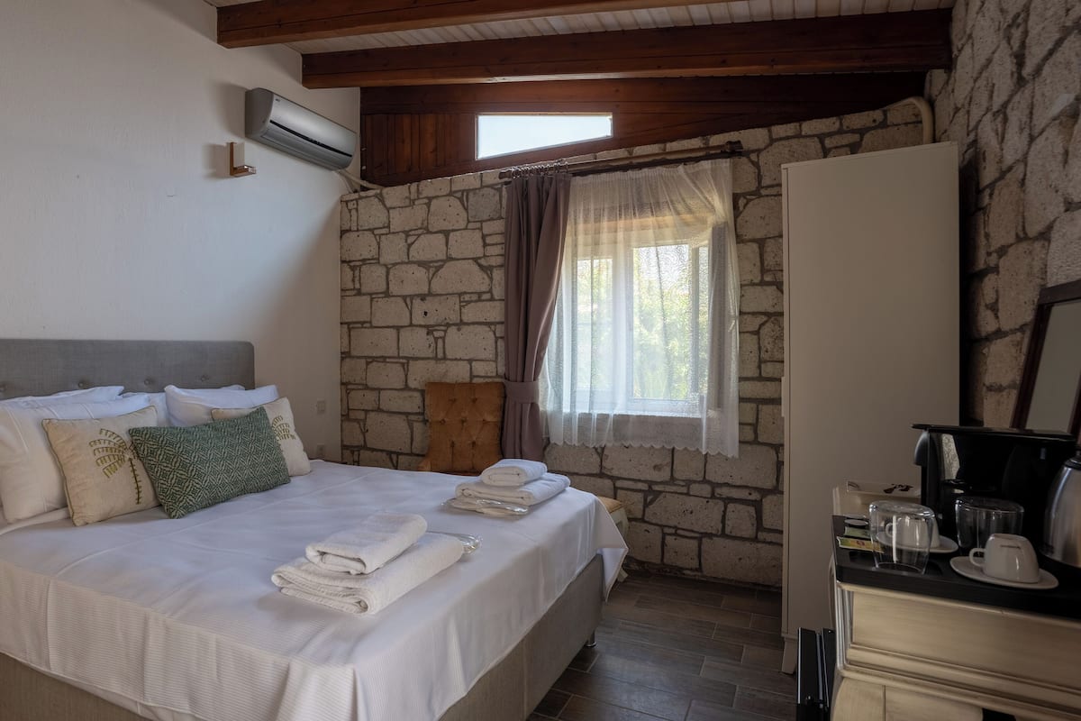 Standard Room, Ground Floor | 1 bedroom, soundproofing, free WiFi, bed sheets