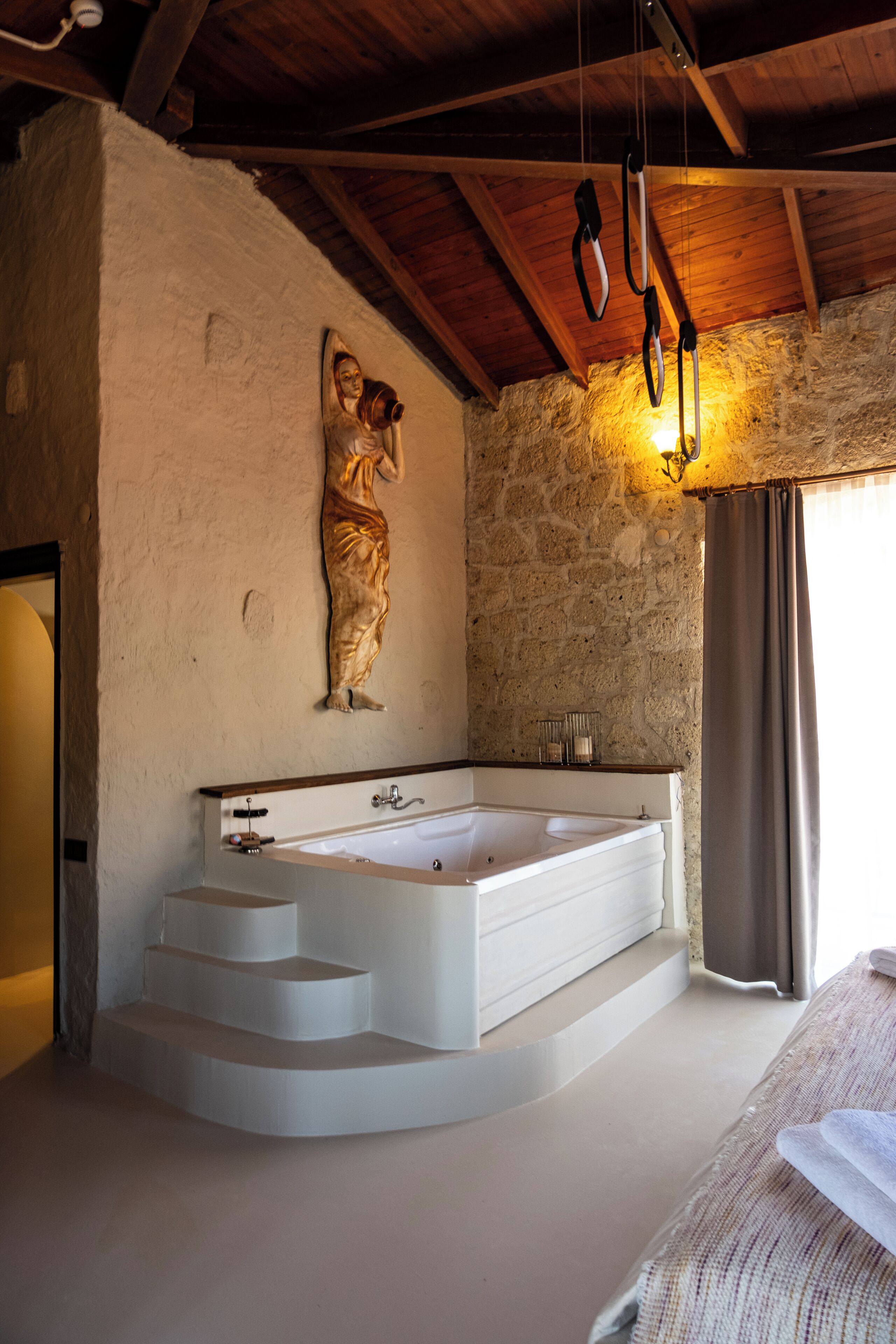 Luxury Suite | Soundproofing, free WiFi, bed sheets