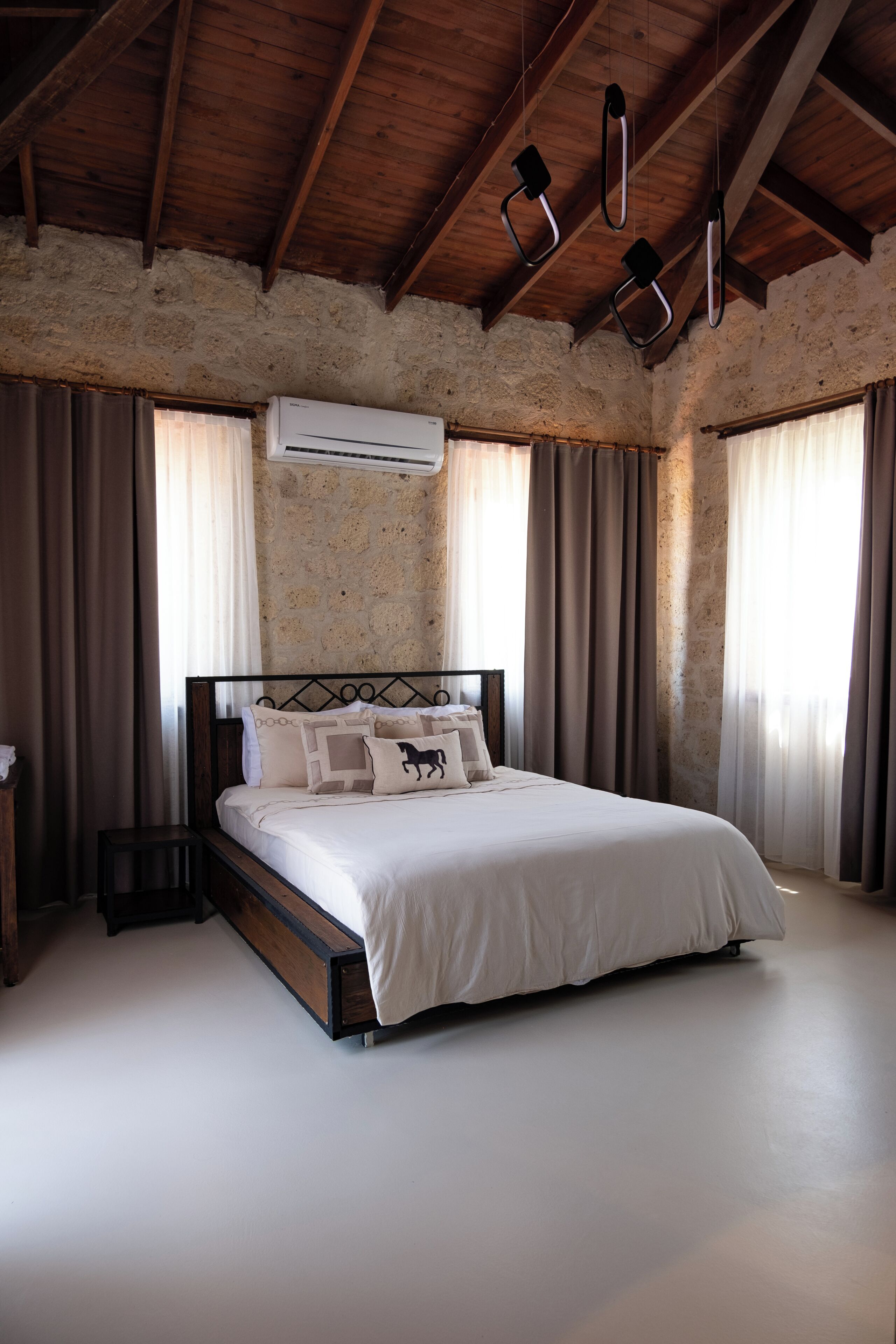 Deluxe Room, 1 Bedroom, Non Smoking, Pool View | Soundproofing, free WiFi, bed sheets
