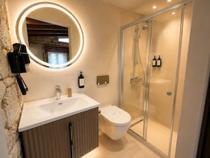 Standard Room | Bathroom | Free toiletries, hair dryer, slippers, towels