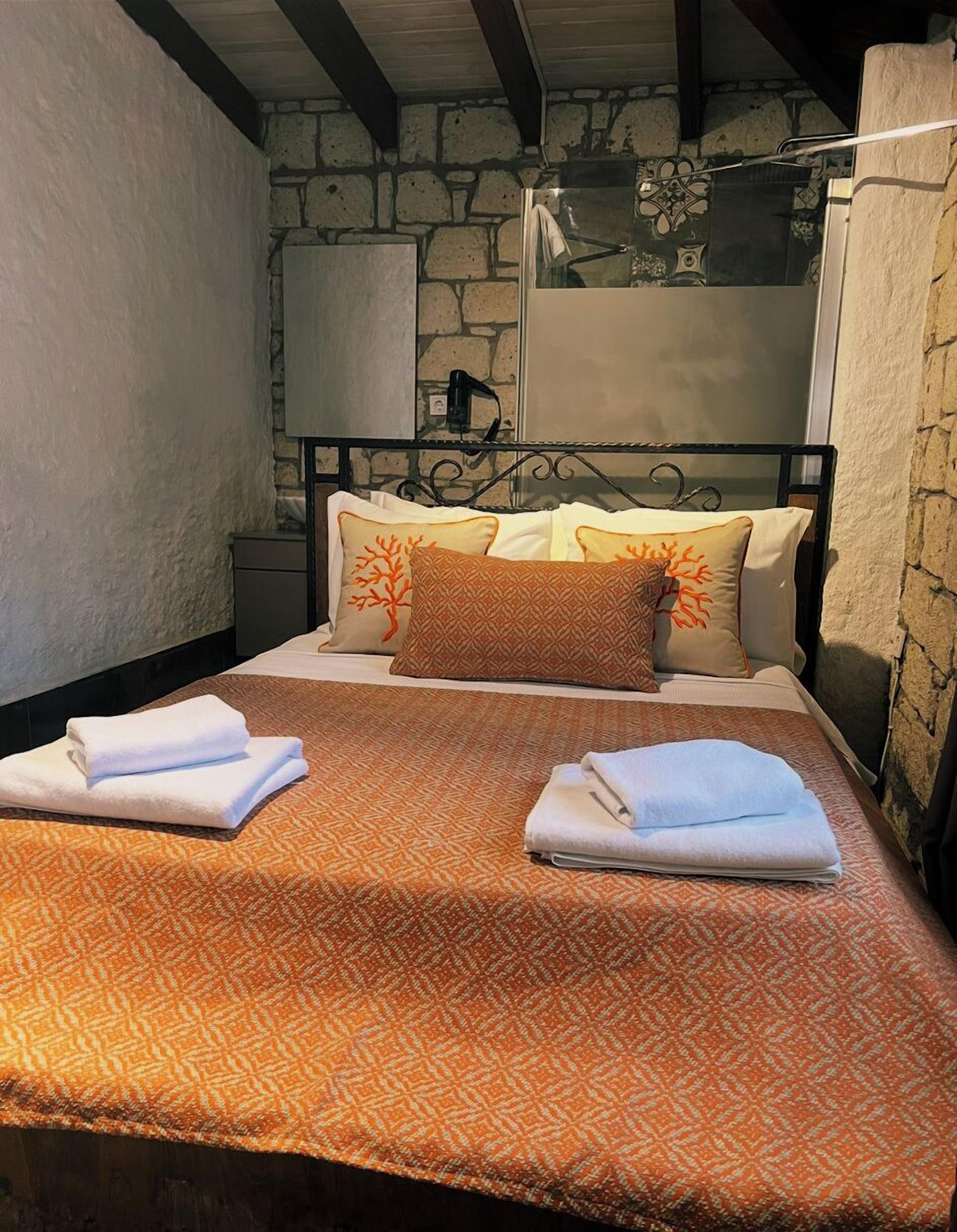 Standard Double Room | Soundproofing, free WiFi, bed sheets