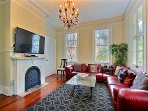 Hus | Vardagsrum | Tv och böcker